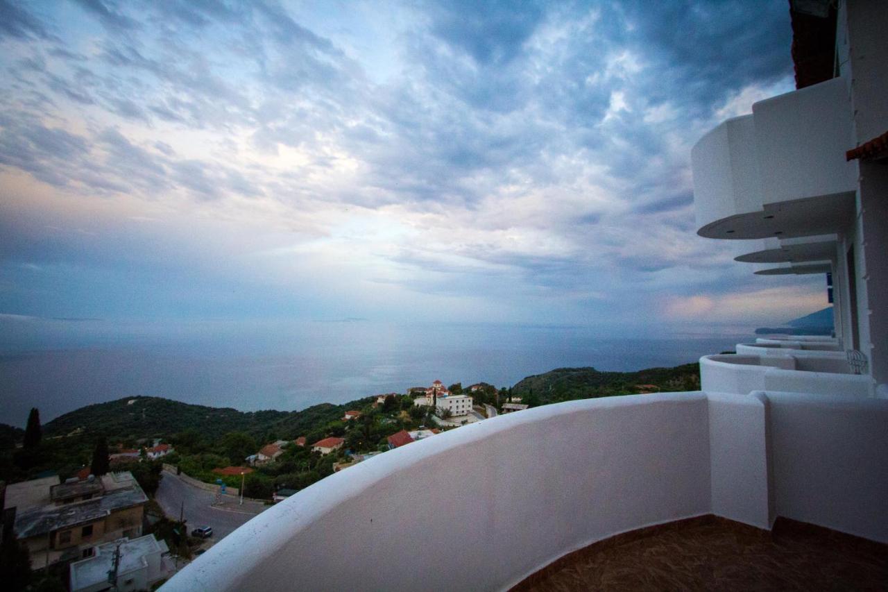 Paradise Lukova Hotel Exterior photo