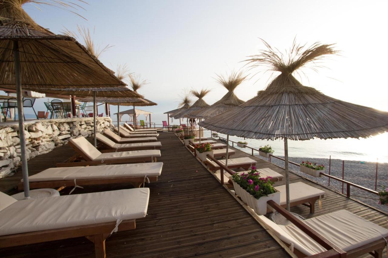 Paradise Lukova Hotel Exterior photo
