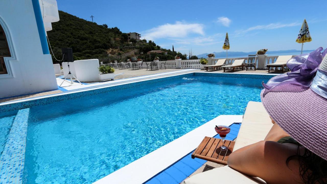 Paradise Lukova Hotel Exterior photo