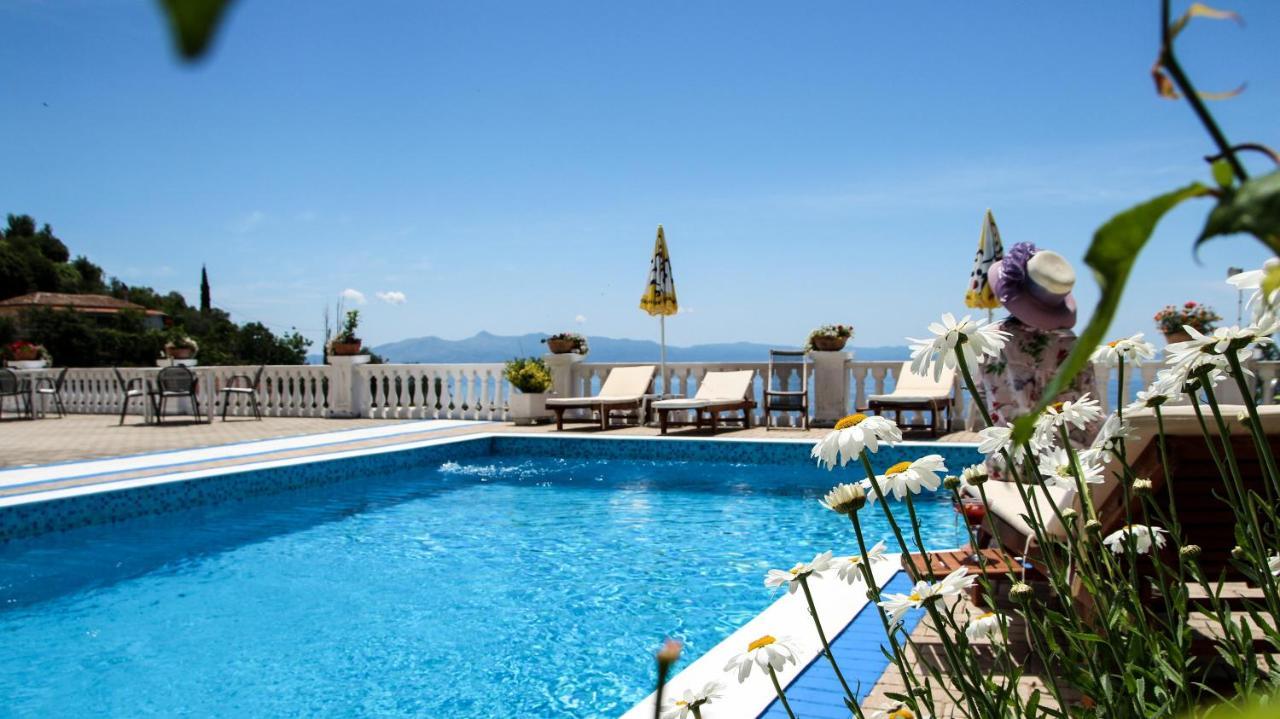 Paradise Lukova Hotel Exterior photo