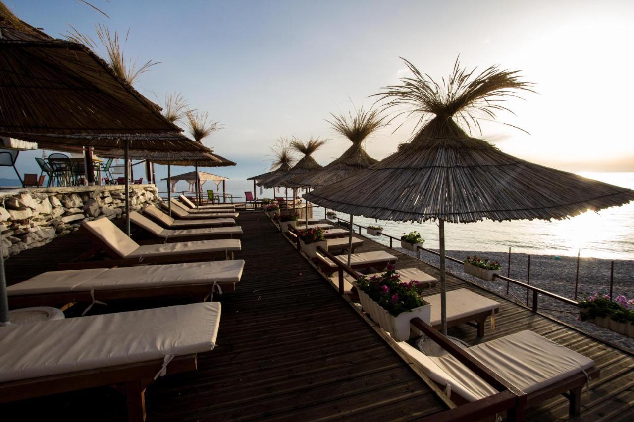Paradise Lukova Hotel Exterior photo