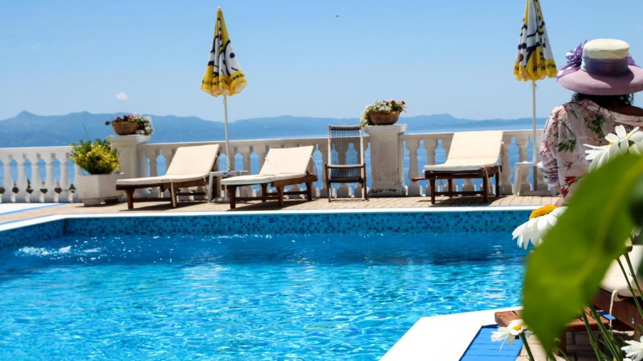 Paradise Lukova Hotel Exterior photo