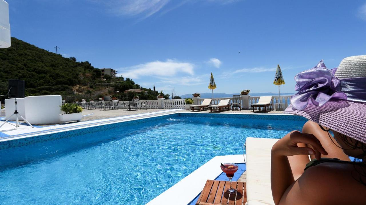 Paradise Lukova Hotel Exterior photo