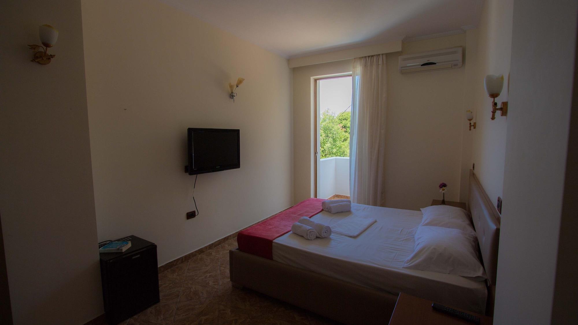 Paradise Lukova Hotel Exterior photo