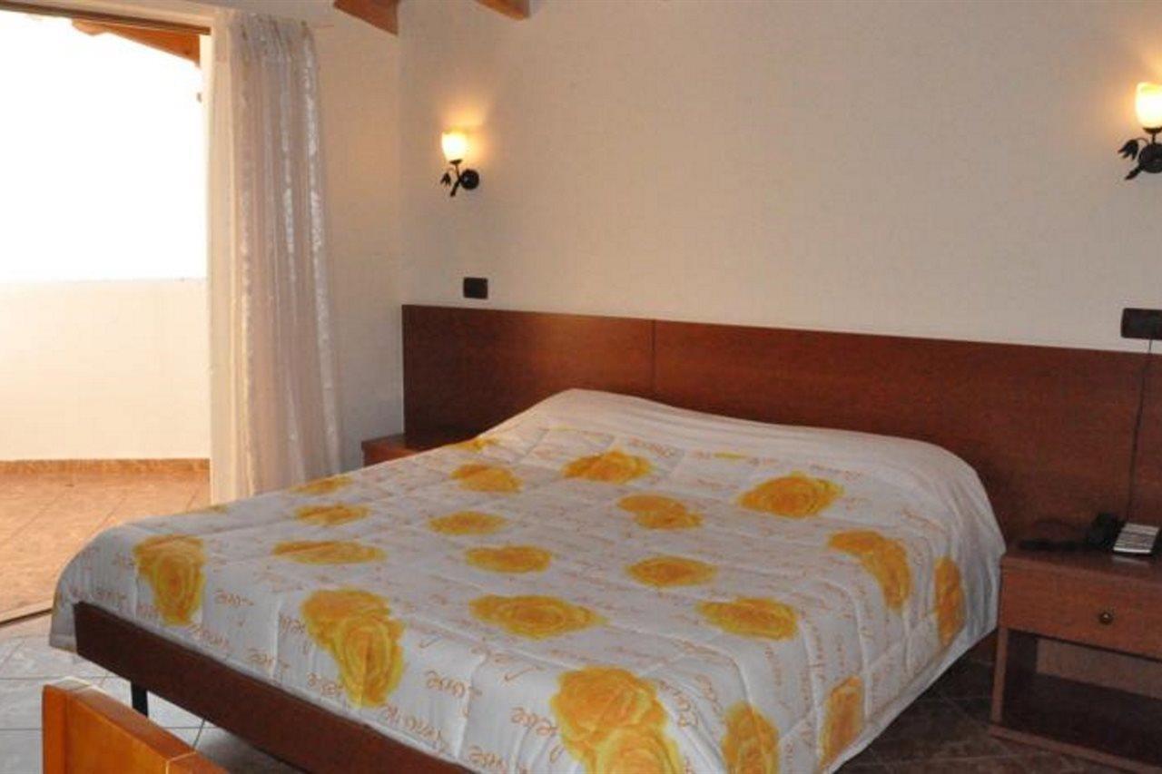 Paradise Lukova Hotel Exterior photo